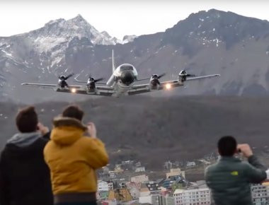 Αργεντινή: Δείτε πόσο χαμηλά πετούν οι πιλότοι του Ναυτικού τα Ρ-3Β